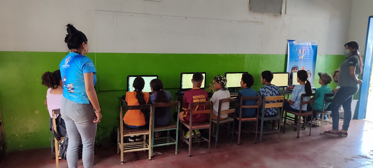 Infocentroanzo's tweet photo. Continuamos con el plan vacacional implementado en la comuna Luisa Cáceres de Arismendi, sector boyacá https://t.co/XCK7KpVkE3