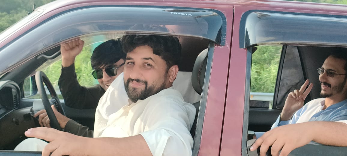 AwaisOfficial15's tweet photo. @awaiskhanjad00n @balochi5252 @ImranARaja1 سانحہ 9 مئی کہ بعد غیر قانونی حراست میں 1 ماہ کاٹی کبھی ہری پور،  تو کبھی ابیٹ آباد جیل میں رکھا گیا لیکن @TaimurKhalid10   اپنے لیڈر کے نظریہ کہ ساتھ مضبوطی سے کھڑا رہا اور آج بھی ہر احتجاج میں سب سے پہلے سب سے اگے ہوتا ہے  ایسا نوجوان ہی ائی ایس ایف کو لیڈ کر سکتا ہے https://t.co/lEEJSkc6WC