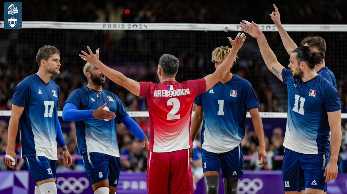 Footballogue's tweet photo. 𝐂𝐄𝐓𝐓𝐄 𝐄𝐐𝐔𝐈𝐏𝐄 𝐃𝐄 𝐕𝐎𝐋𝐋𝐄𝐘 𝐄𝐒𝐓 𝐉𝐔𝐒𝐓𝐄 𝐄𝐗𝐓𝐑𝐀𝐎𝐑𝐃𝐈𝐍𝐀𝐈𝐑𝐄 🏐🇫🇷

On est en finale après avoir corrigé l’Italie (3-0), QUEL KIFF ! 🤩 https://t.co/9OQcmYjIiE