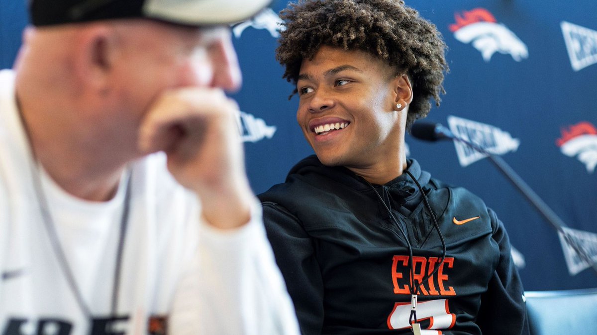 BroncosOffField tweet media