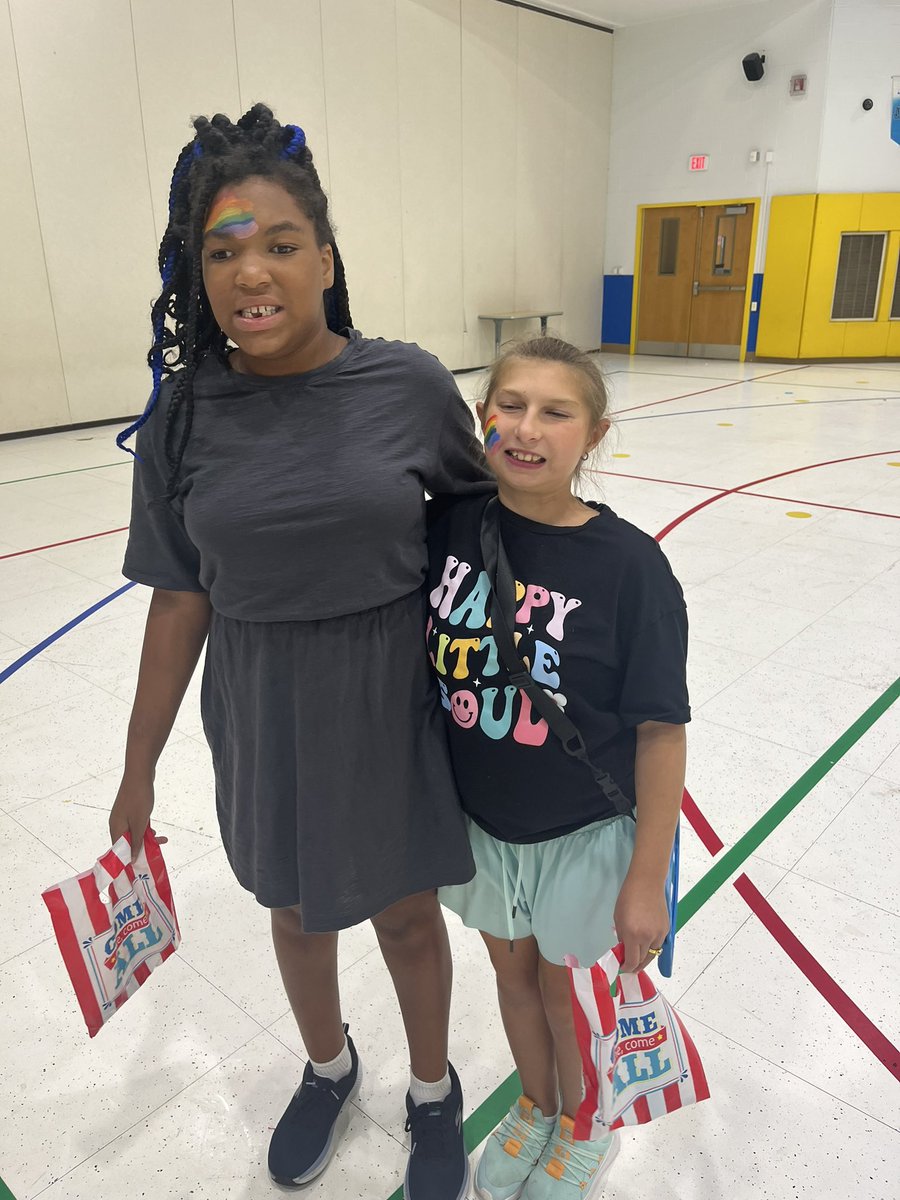 MissCraigTFMS's tweet photo. Great carnival day! Thank you Mrs. Caruso and Mr. Bonito’s class for a great day! 🎡🎟️🎠🎪
#TFSPantherPride https://t.co/EltWLsauX3