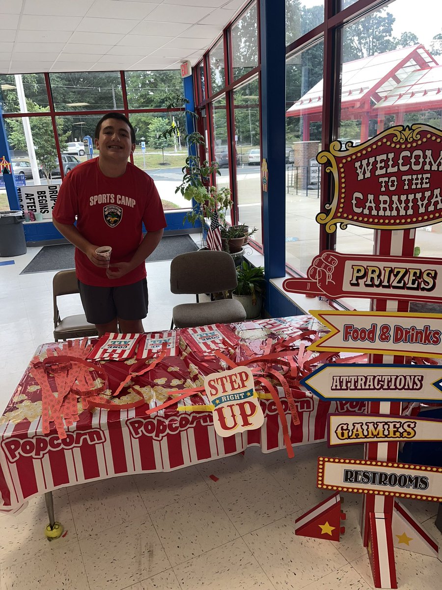 MissCraigTFMS's tweet photo. Great carnival day! Thank you Mrs. Caruso and Mr. Bonito’s class for a great day! 🎡🎟️🎠🎪
#TFSPantherPride https://t.co/EltWLsauX3