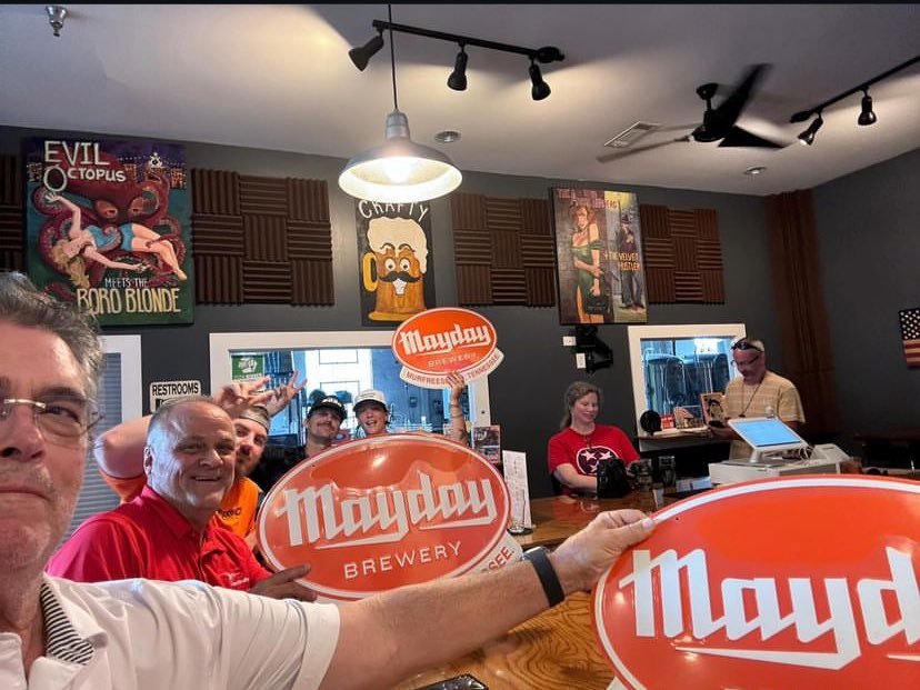 Mayday everywhere. #lovethepeople #lovethebeer #beerhugsandrockandroll #pizzaandbeer #middletn #drinklocal #craftbeer #mayday 🍕🍺