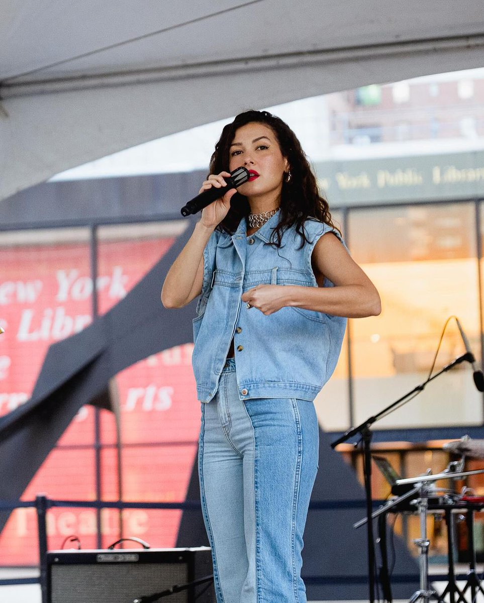 N E L L A tweet media