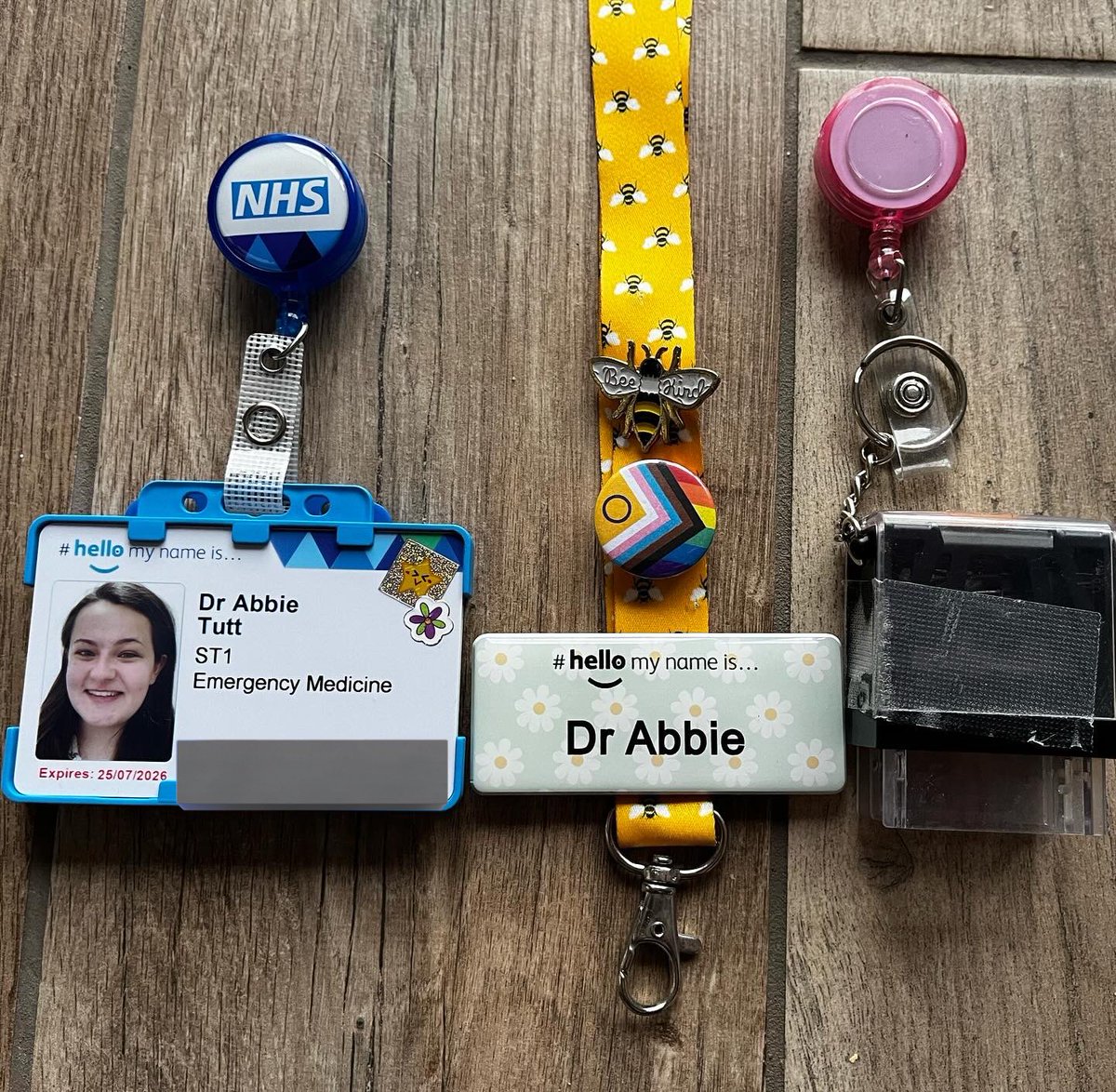 Annual Reminder on this #ALevelResultsDay that it’s not the end of the world. I got BCE, rejected by 7 unis, went through clearing, got a neuroscience degree, two GEM offers and now am an A&amp;E trainee having a photoshoot with my cat. 

You’ll always get where you need to be 🐝