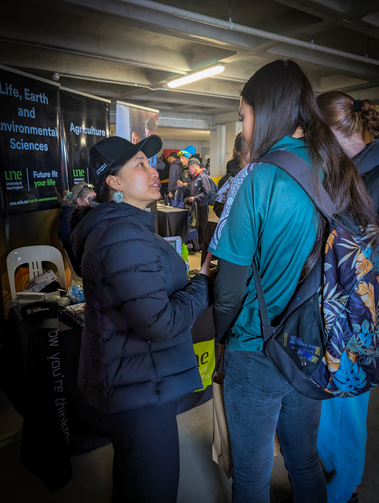 HealthUNE's tweet image. #HealthUNE Nursing academics, student recruitment and UNE Oorala Aboriginal Centre met loads of young people while representing the Faculty of Medicine and Health at the Annual Careers Quip in Taree.

#FutureFitYourLife #CareersQuip #Taree #Nursing #NurseStudent #RuralHealthCare