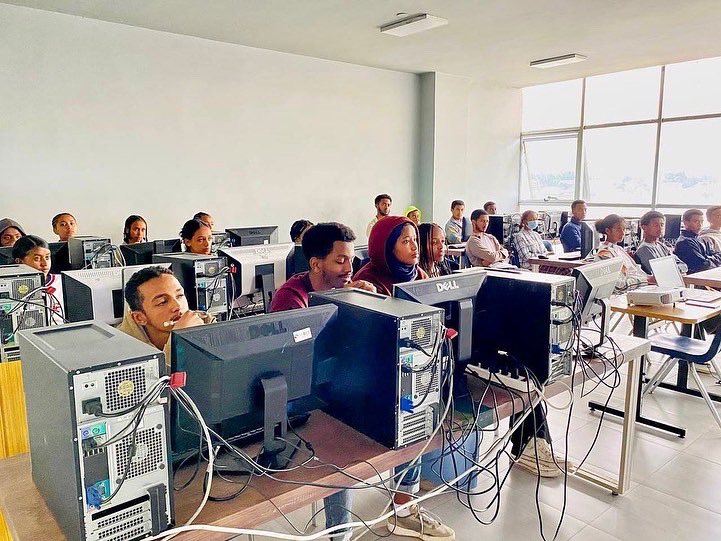 ክቡር ኮሌጅ የሁለተኛ ደረጃ ትምህርታቸውን ላጠናቀቁ ተማሪዎች  ያዘጋጀውን ልዩ የክህሎት ስልጠና መስጠት ጀመረ::

Kibur College Readiness Bootcamp 2024 has officially launched! 

#kiburcollege #bootcamp #collegereadiness #ethiopia
