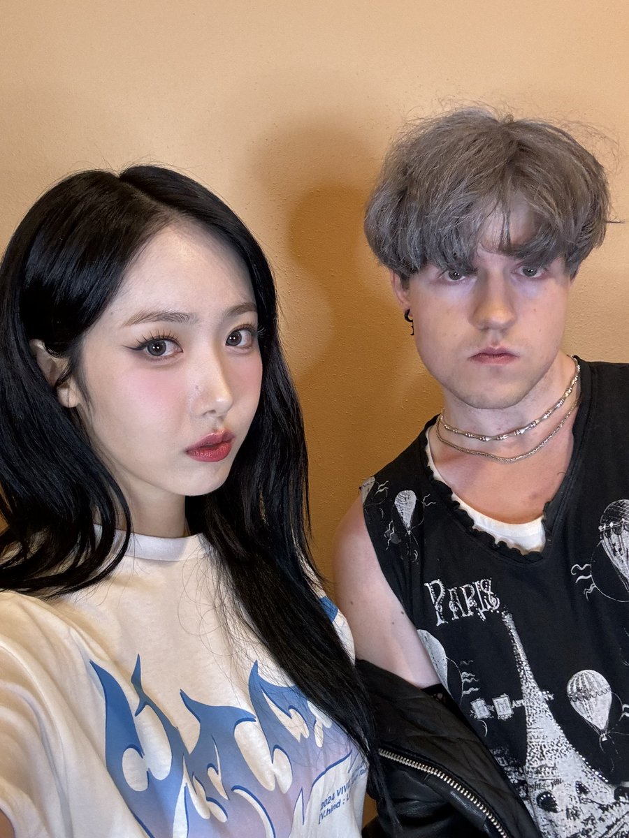 Feeling_Sosso's tweet photo. Love u always 🤍💙💜
#VIVIZ #EUNHA #SINB #UMJI
#Vhind_LoveandTears #VIVIZTOUR #VIVIZinSJ #VIVIZinSanJose https://t.co/co6kZWwgT1