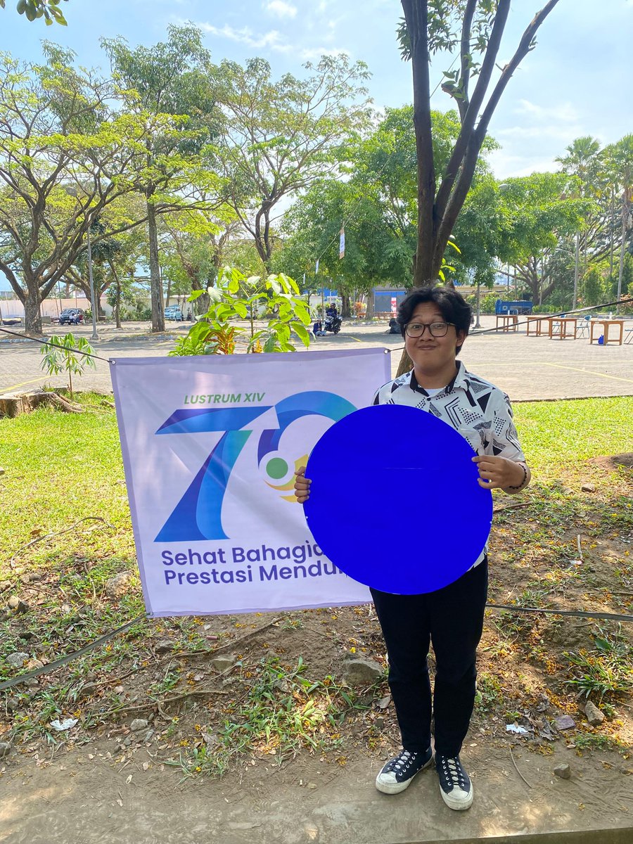 callmewhateveer's tweet photo. Perkenalkan nama aku Muhammad Idris Wahyu Mulyono dari Fakultas Ekonomi Bisnis
Jalan-jalan ke Asrama Lily
Beli es teh biar makin semangat
Papermob UM bikin Happy
Prestasi meningkat pesat
@UM_1954 @BEMUMOfficial 
#PKKMBUM2024 
#CakraShowChallange 
#70tahunUM https://t.co/HOI0nEMeqZ
