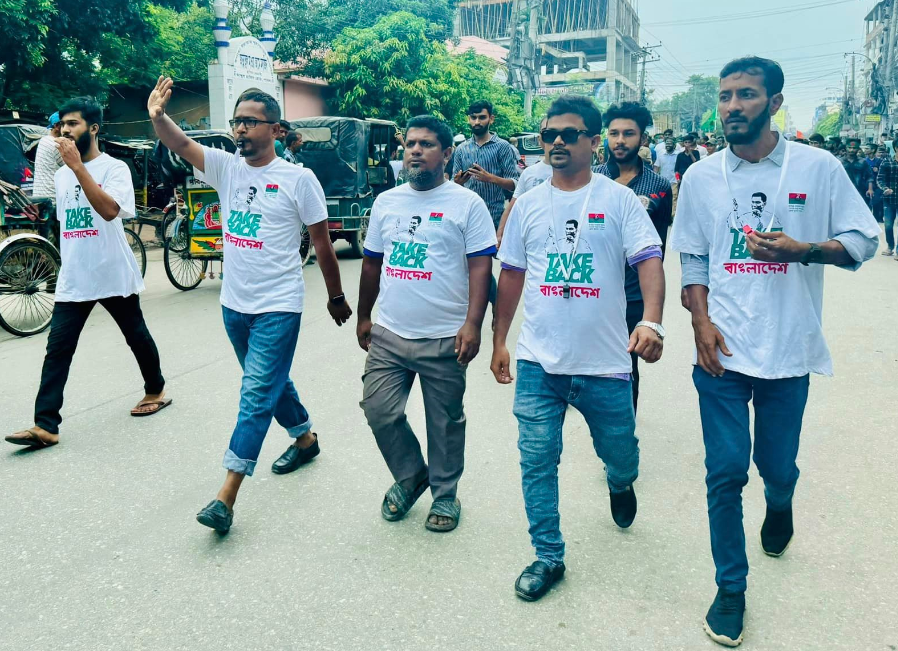 পাবনায় সনাতন ধর্মাবলম্বীদের বিক্ষোভ কর্মসূচিতে যুবদলের সহযোগীতা ও নিরাপত্তা প্রদান