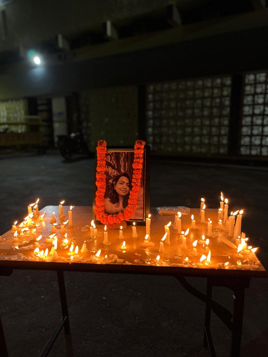 SanjuGoyel's tweet photo. #यह_आज़ादी_झूठी_है मुझे ऐसा ही लगता है
क्योंकि आज़ादी के इतने वर्षों पश्चात भी नारी शक्तियां आज भी स्वतंत्र नहीं हैं 

वह ग़ुलाम हैं उन संकीर्ण मानसिकता के लोगों की जो उनकी आज़ादी का हनन ही नहीं करते अपितु उनकी आबरू के साथ-साथ उनके स्वाभिमान को भी तार तार करके रख देते हैं

#IndependenceDay2024
#MamataMustResign #RGKarHospital