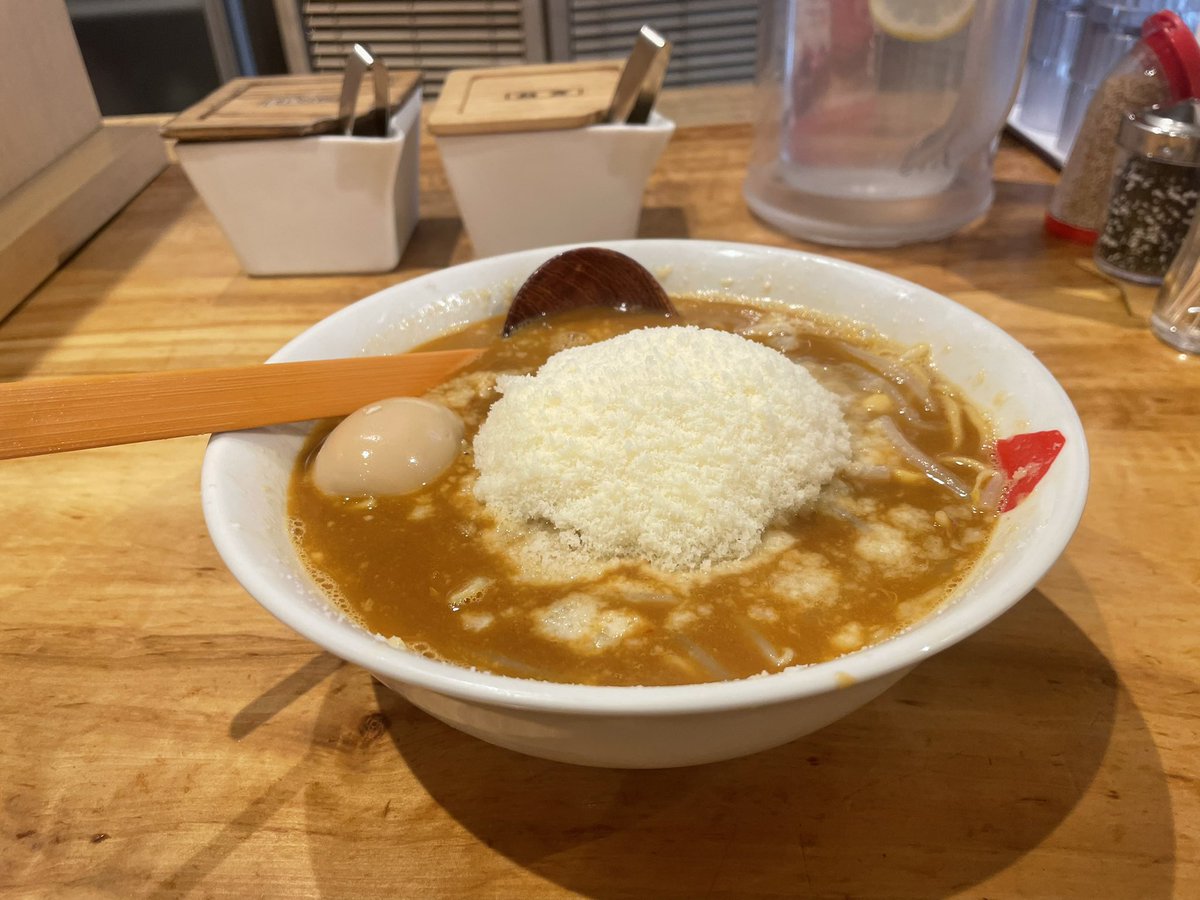 takaslowpace's tweet photo. 今日の昼飯

恵比寿にある、とんこつ味噌チーズで

有名な九十九さんで美味しく頂きました

＃九十九ラーメン https://t.co/VGJ7m37oHu