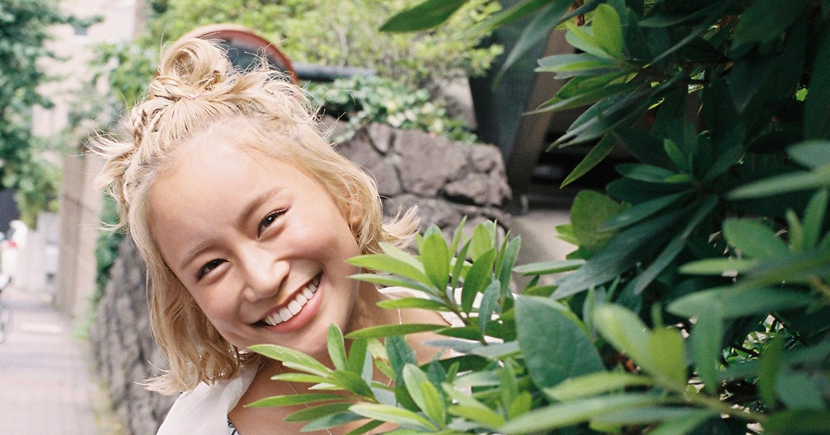 『テラスハウス』に出演し、注目を浴びた田辺莉咲子さん。現在はスポーツタレントとして、女性の身体や心と向き合う大切さを発信をし、著名人にトレーニング指導を行っています。そんな田辺さんが考える、「相性」と「心地よい関係」について。
 skynbun.jp/article/chemis…