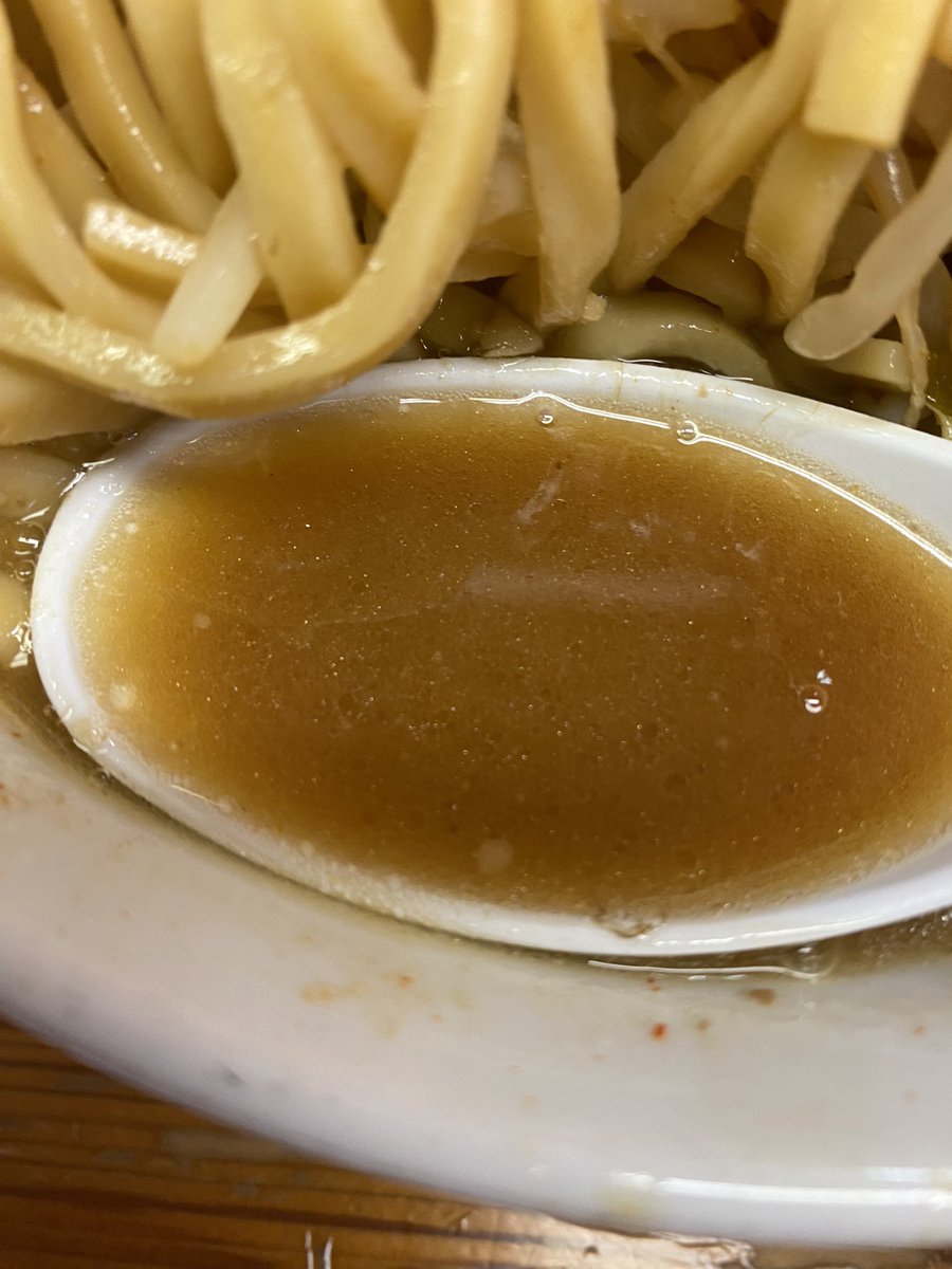 wolfgang1744's tweet photo. ラーメン池田屋吹田店　ラーメン中　生卵生姜味付けメンマ🧄野菜アブラ　久々のデフォが食べたくて池田屋チャージ😉カエシと豚の旨味のバランス良い乳化スープにプリモチした麺が美味い😋トッピングのアブラは円やか🐷はホロヤワ解れる神豚😋ワンオペ大変そうでした😅今日も美味しい一杯ごちそうさま😆 https://t.co/f1aX2M49y8