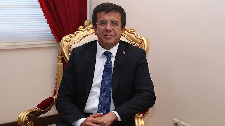 Piyasaturkey's tweet photo. AK Parti Genel Başkan Yardımcısı Nihat Zeybekçi:

"16 milyonun üzerinde emeklimiz var. Bu sürdürülebilir bir şey değil.

EYT ile ilgili olmaması gerekenler yapıldı. 

EYT demek geleceğin kaynaklarını bugünden tüketmek demektir."