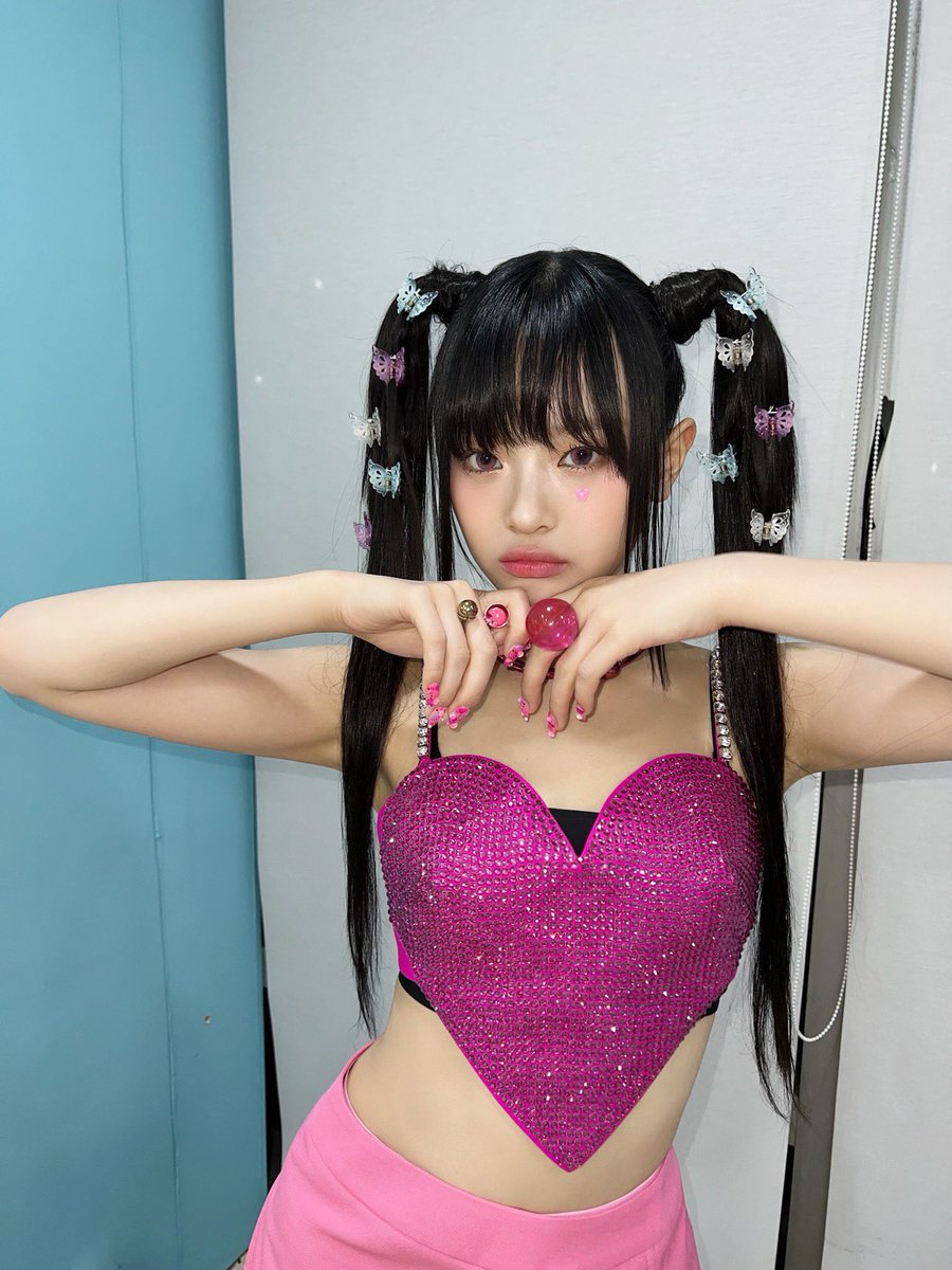 archivehanni's tweet image. this hanni