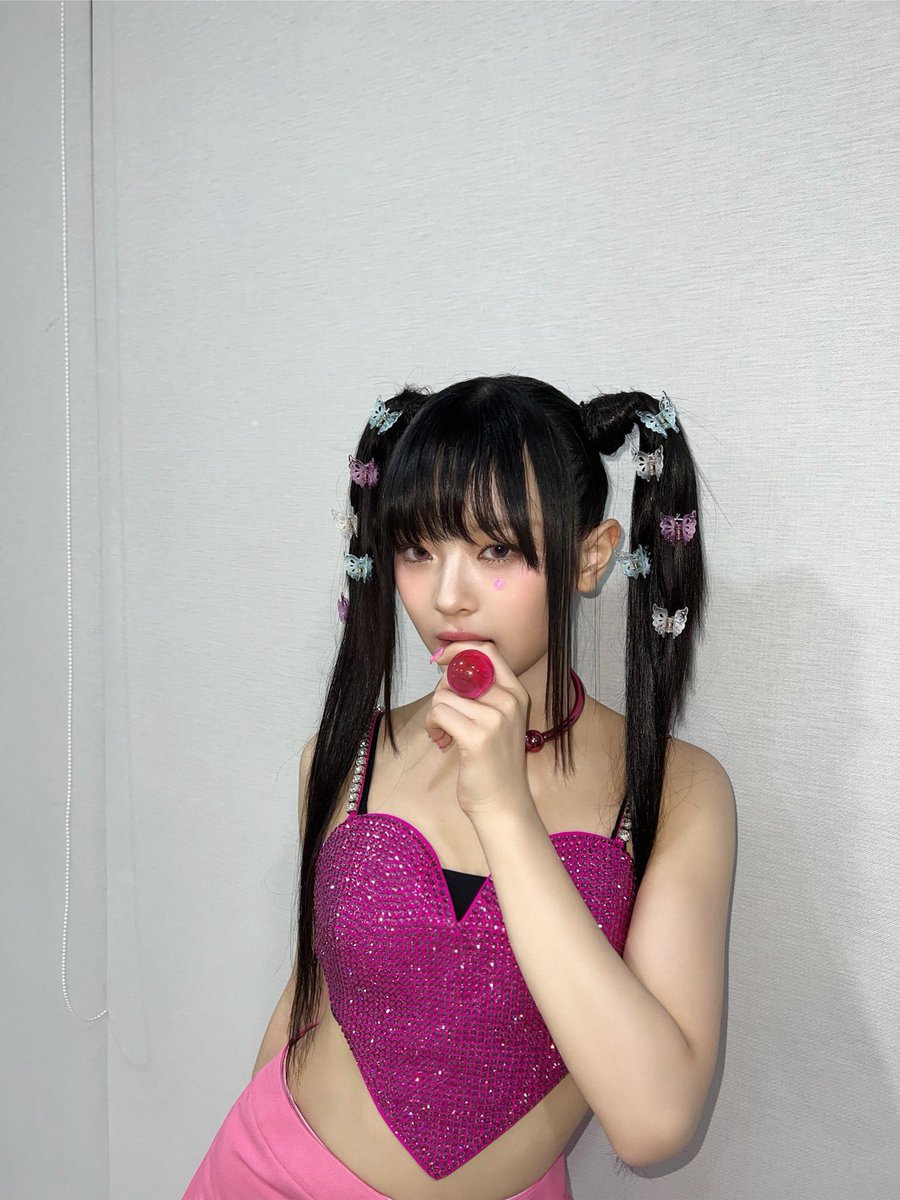 archivehanni's tweet image. this hanni