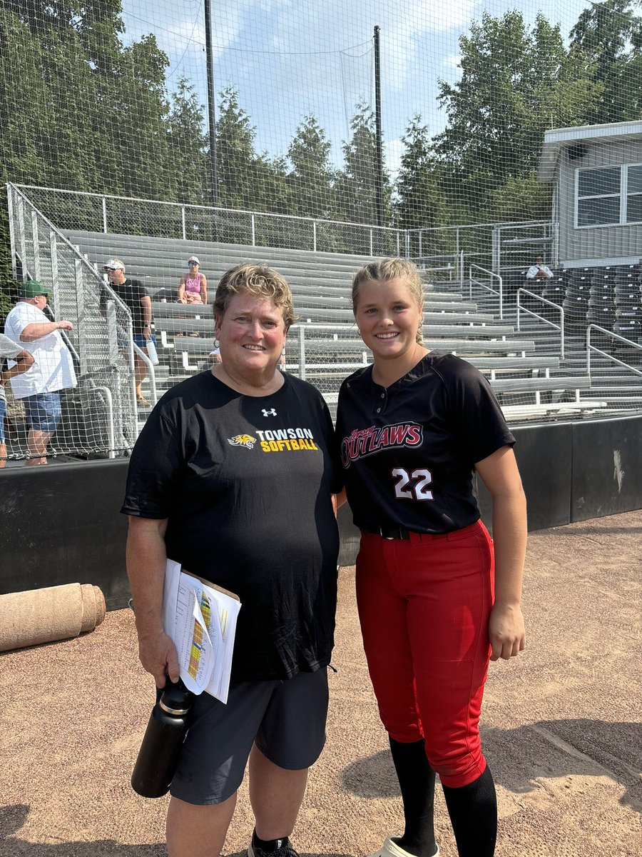 pemarrone08's tweet photo. Had another great camp with @Towson_SB! Big thanks to @TUSBCoachCoz and @JessHutch22 for hosting a great camp! I loved getting to work with your players and received some great feedback! @FuturesSkelly @JOutlawsGold_DB https://t.co/e8tWuXZNLN