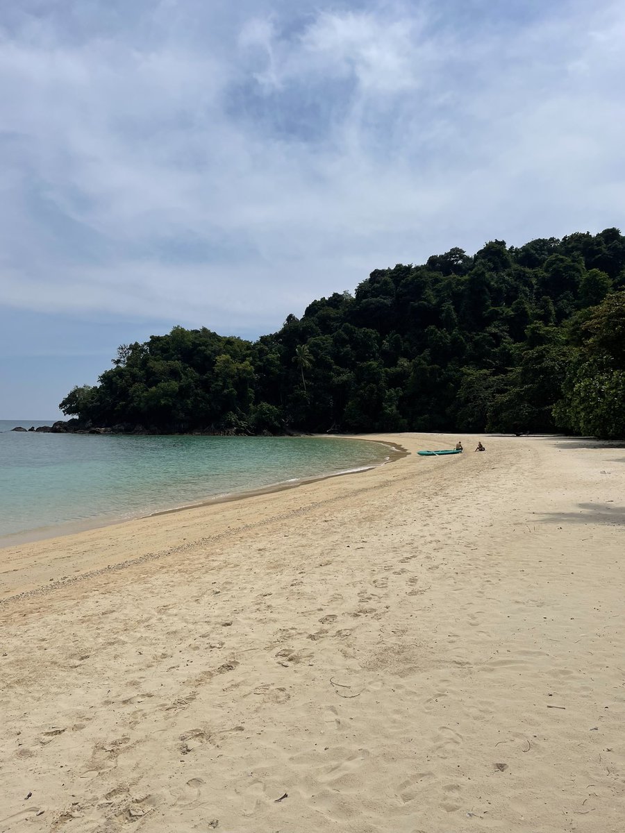 rafazarmi's tweet photo. El último día en #Malaysia 🇲🇾ha sido pa la isla de #Kapas 🤿.Very good tb😍.Bastante más virgen y despoblada q las otras con sus pros y contras.Los alojamientos son mochileros a tope(yo ya estoy un poco viejo pa eso🤷🏻‍♂️).Pero sí, describámosla como paradisiaca también 😝😍😎🤿 https://t.co/sL3PxtwMYs