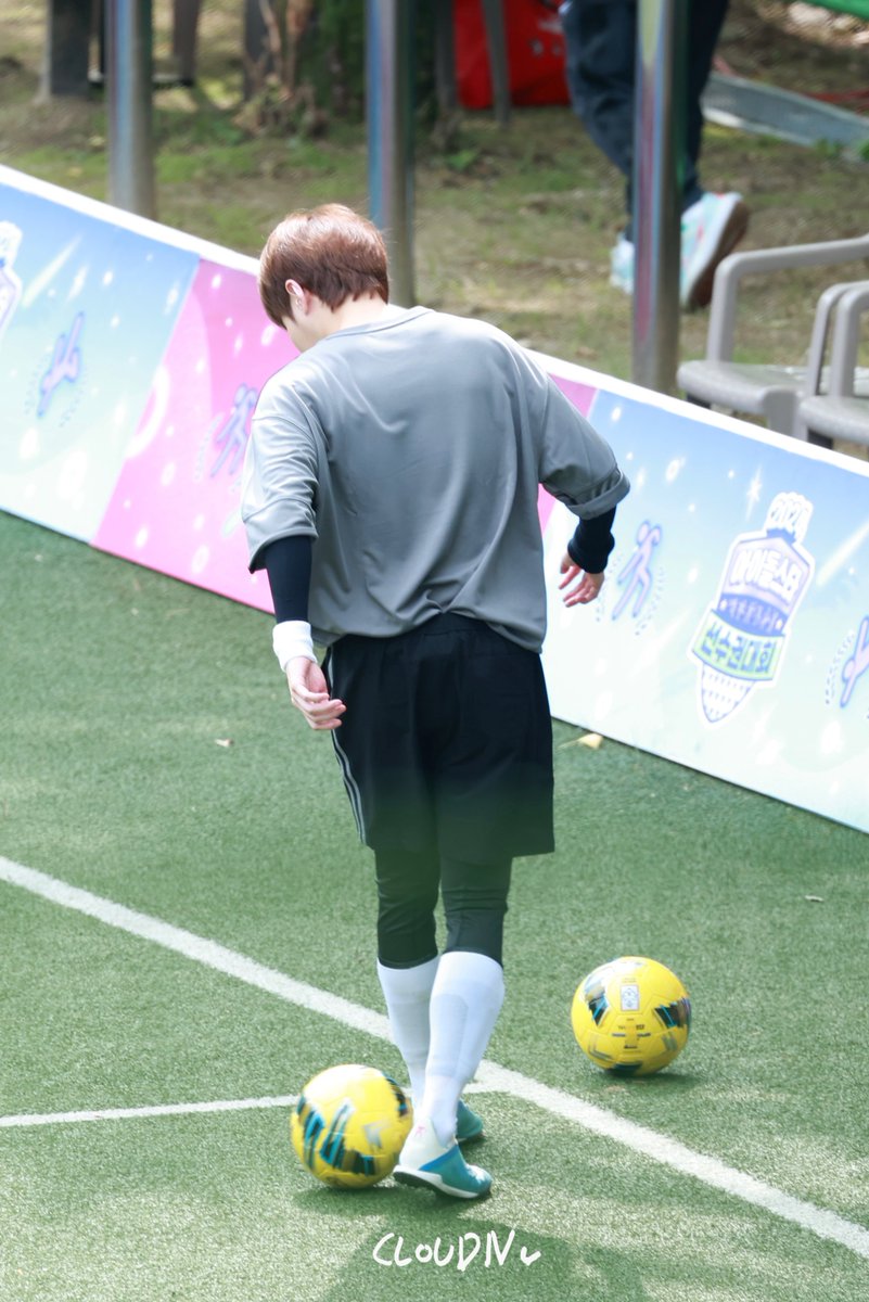 cloudn_hsw's tweet photo. 240815  아육대 풋살

하성운 다치지 말고 ！！
화이팅❣️❣️❣️❣️❣️

#하성운 #HASUNGWOON https://t.co/Ln8ig5Q7qN