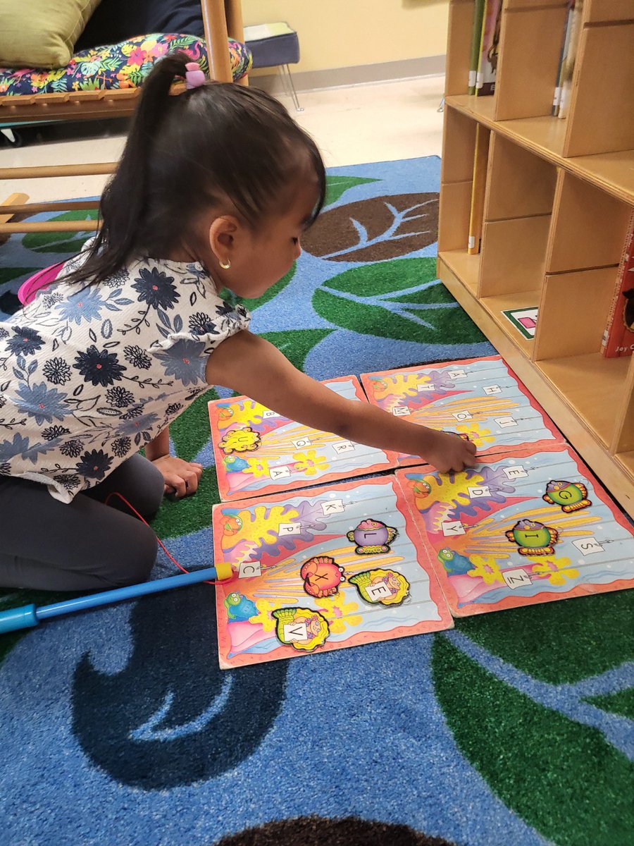 RCPS_EarlyLearn's tweet image. Tutoring with Mrs. Lindley #prek #backtoschool 
#letterrecognition #letters #lettersounds #dph #pat
