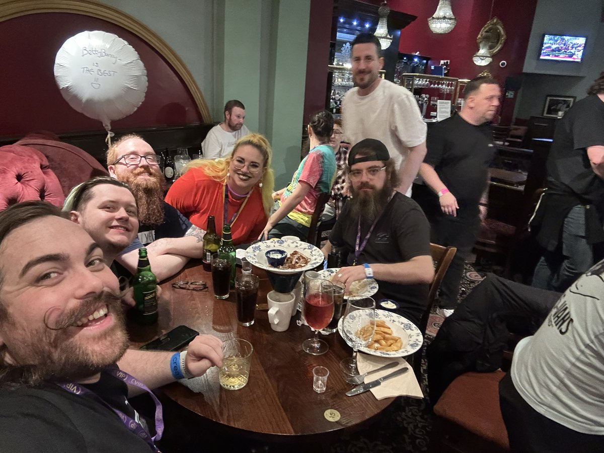 Ending @TimlessGC with a  couple of whiskies with some right top notch company! 

The perfect way to close off a belter of a day! 

<a href="/MiddleAgedGame9/">Middle Aged Gamer Guy 🔜 Format GG</a> <a href="/TheGamerGuide_/">The Gamer Guide®</a>  <a href="/TourettesGamerr/">TTG</a> 

Here’s too many more! 🤘❤️