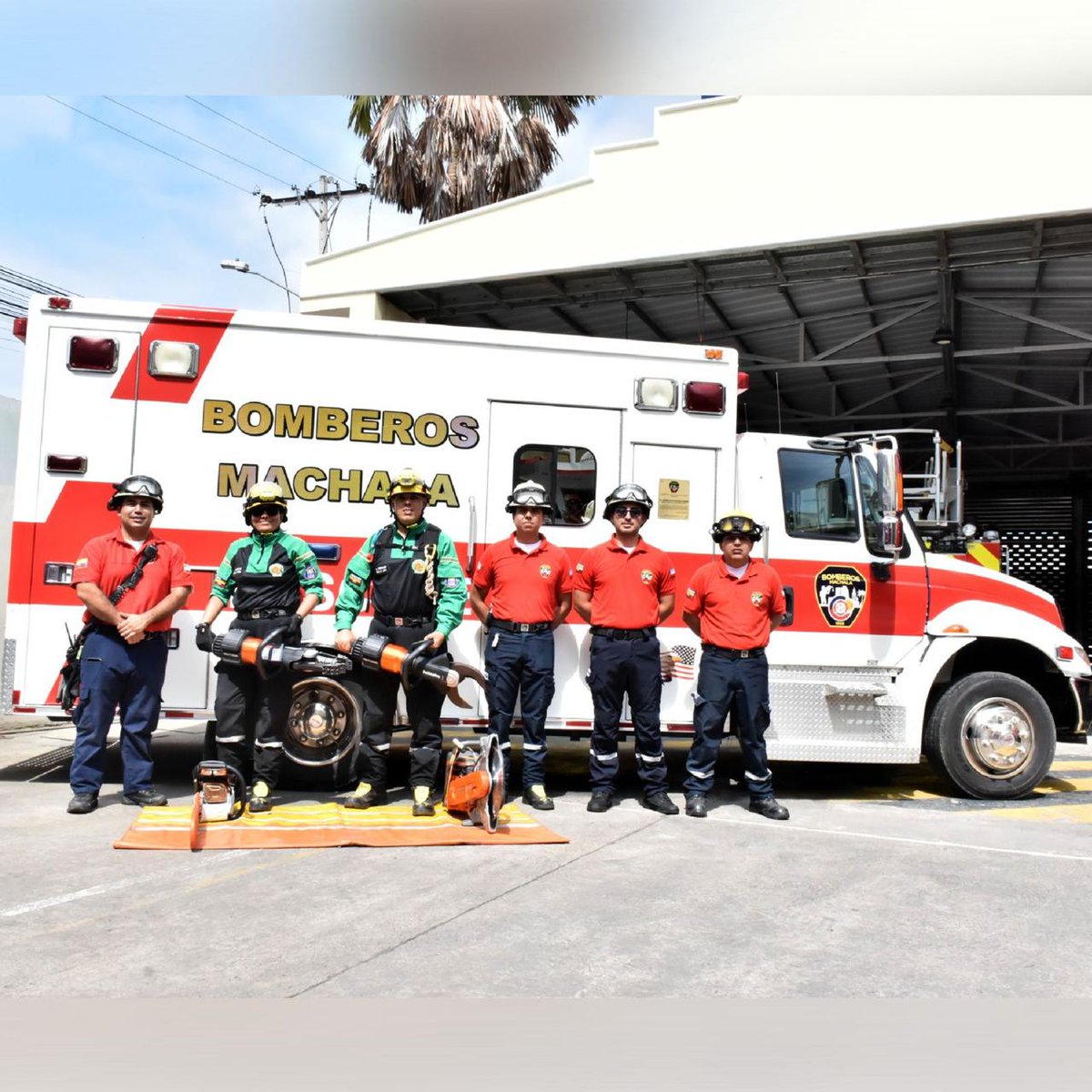 Siento mucho orgullo el ver como ha ido creciendo paulatinamente el Cuerpo de Bomberos Municipal de Machala, que ahora con la implementación de una unidad marítima de rescate contra incendios, un bus Scania, una ambulancia y equipo de extracción vehicular, ayudará a tener mejor