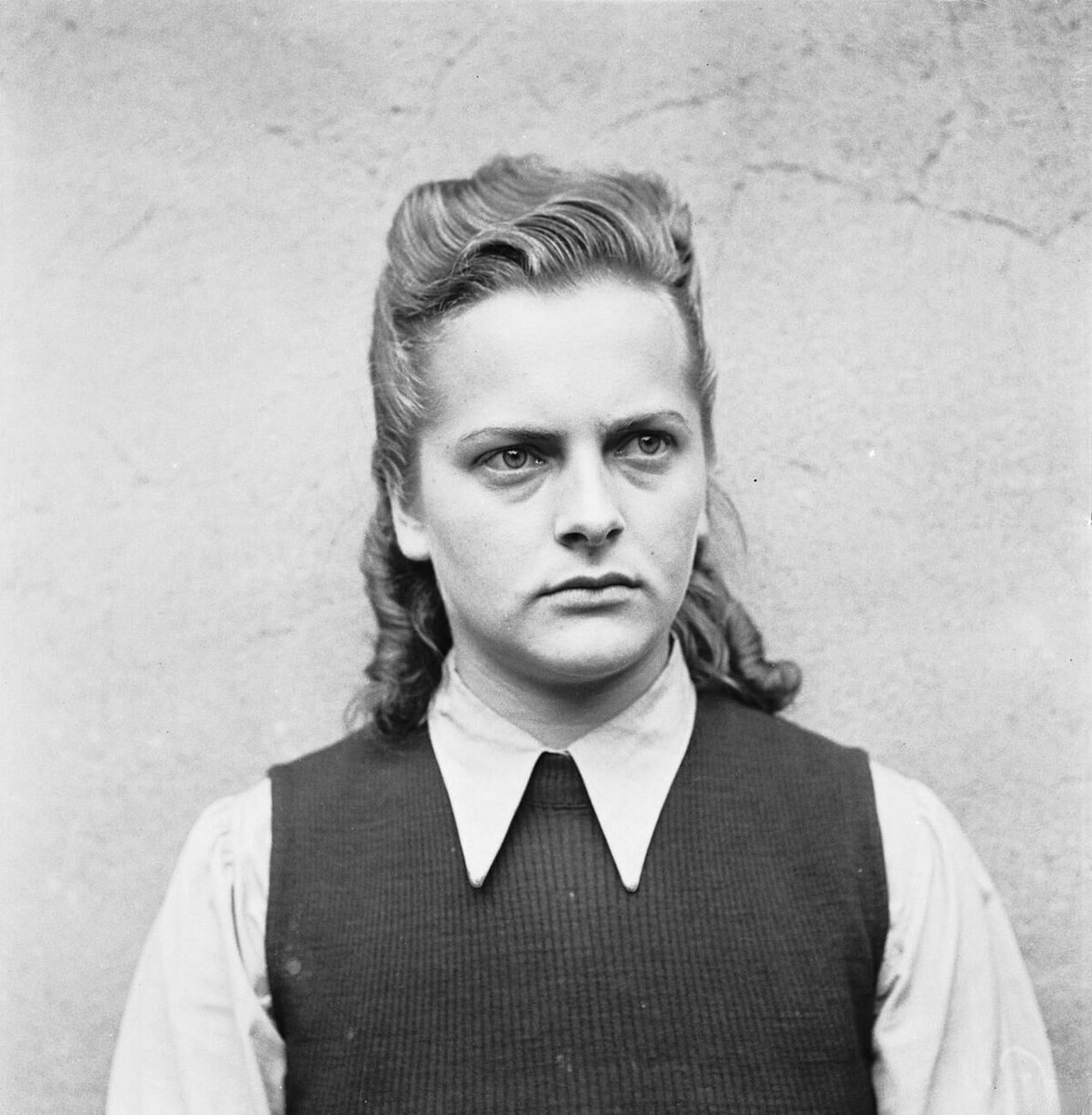 tendonsaurio's tweet photo. @Sietem1s @AntiPodem0nguer @mellamanwill @nickleisterz Decir eso es una exageración ridícula, en las filas nazis hubieron hombres y mujeres y está bella dama se llama Irma greese (spoiler: criminal de guerra y fue ejecutada tras esta) https://t.co/KcYxwCIxr2