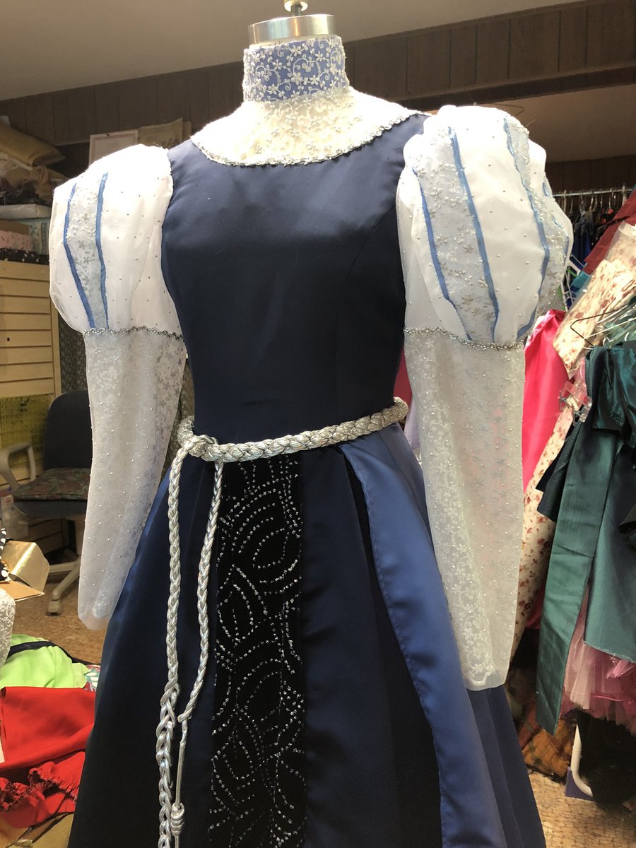 teapotmom's tweet image. Finished an Elizabethan/Tudor gown, for “Romeo and Juliet”. Made out of three old prom dresses, cut up and put back together. For Lake Zurich High School, goes up in February. #sewingproject #highschoolcostumer