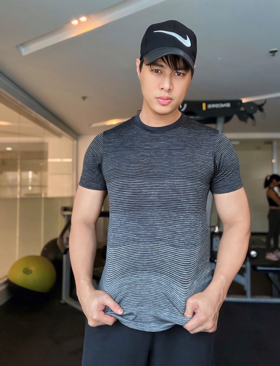 snyrtbykristoff's tweet photo. It’s hard to maintain what’s need to be 🥴 Let’s accept the fact that I’m aging in process 😬

#FortyAndCounting https://t.co/n3amQO519e