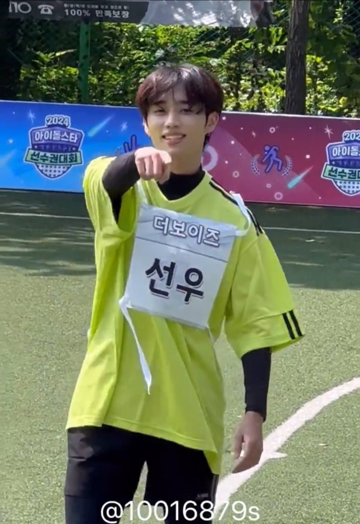 선우 골 넣자마자 더비한테 달려오더니
자기 이름 가르키면서 봤어? 하고 씩 웃는거
진짜 주책바가지 축구부남사친 재질