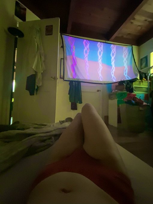 I am the Queen of Rot. I demand chicken sammie. https://t.co/0hGmGAQ5Q4