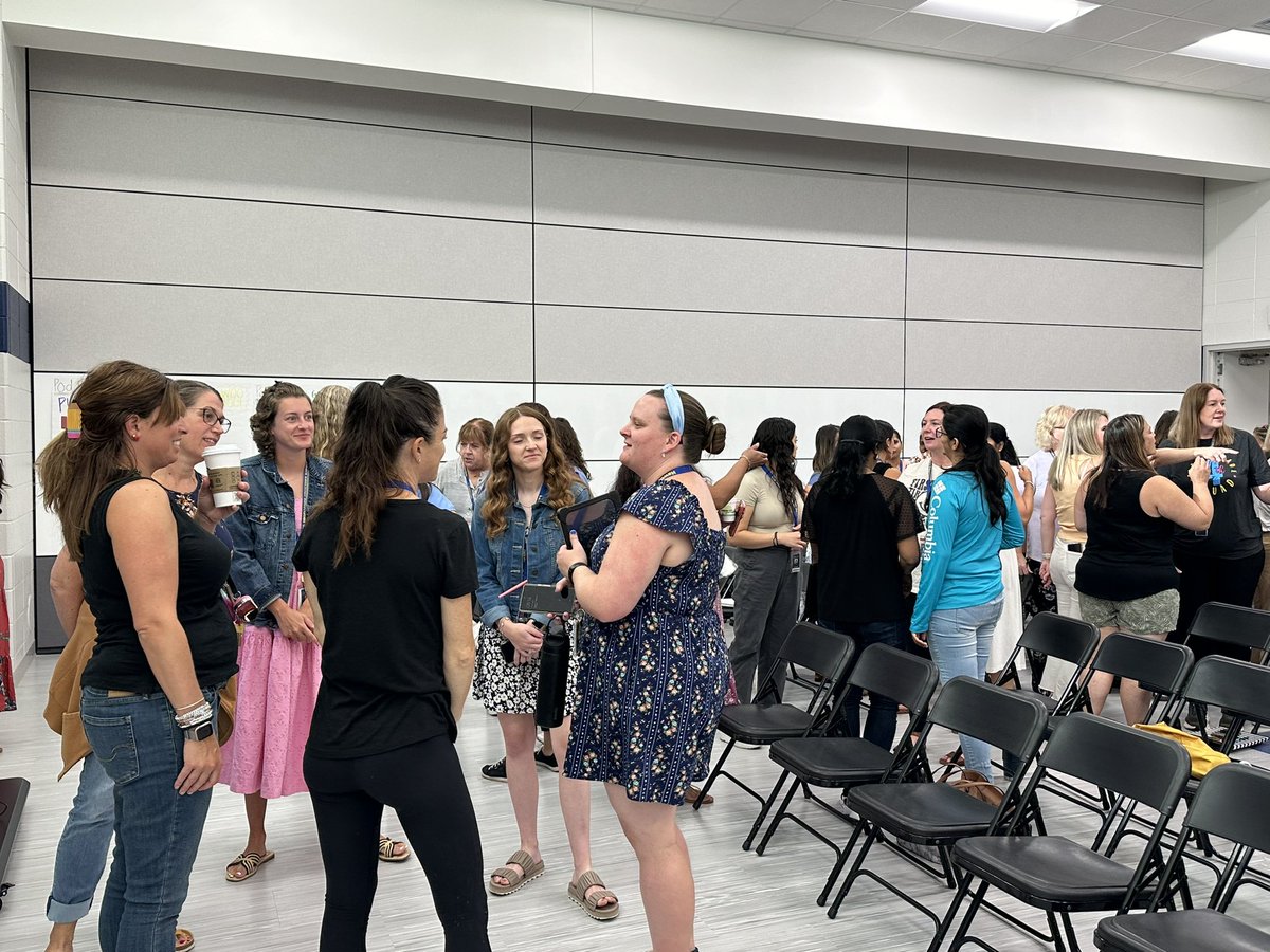 Staff <a href="/ElemNorthD73/">ElemNorthD73</a> are gearing up for a great school year! We are ready to show our “CommitmENt to What Matters” - our students’ success! #commitmENt #EveryOneEveryDay <a href="/District_73/">Hawthorn District 73</a>