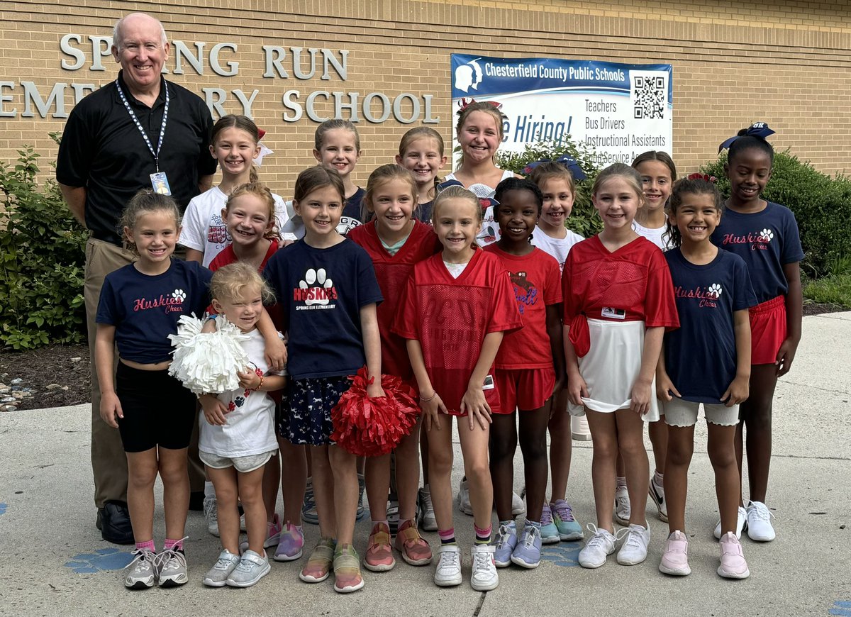 SpringRunSTEAM's tweet image. Our cheerleaders helped to welcome our teachers back to school this week #springrunfun @ccpsinfo