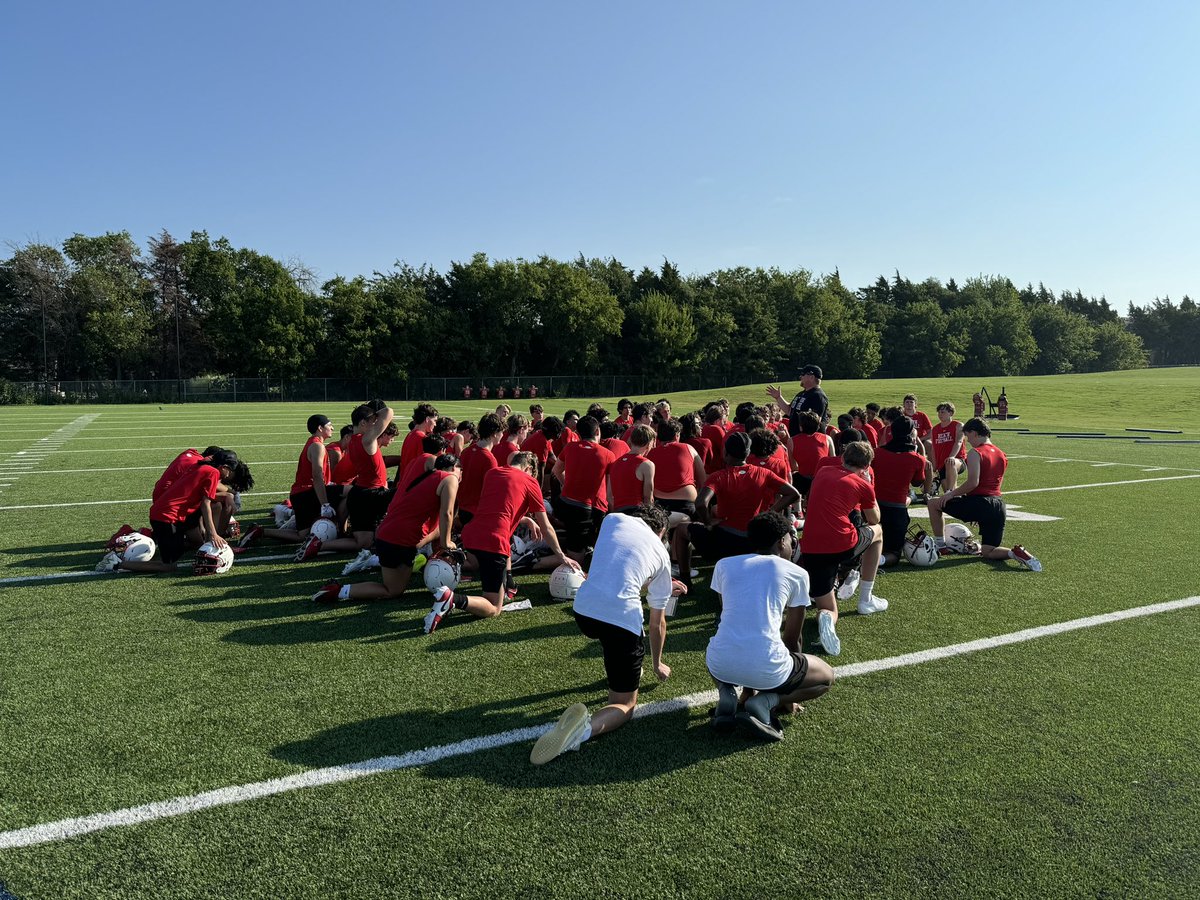 HeathHawksFBBC's tweet photo. 🏈JV and Sophomore teams puttin’ in the work this week! Two weeks until game day! @HeathHawksFb https://t.co/oPJ0mjDJOK