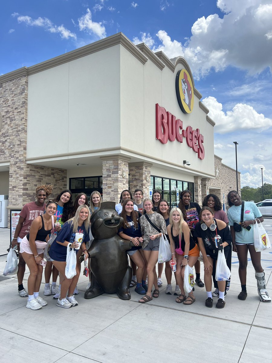 Bucee the Beaver is a big Buffs fan! Trip to Pearland = a stop at Bucee’s!🦬🤝🏼🦫
