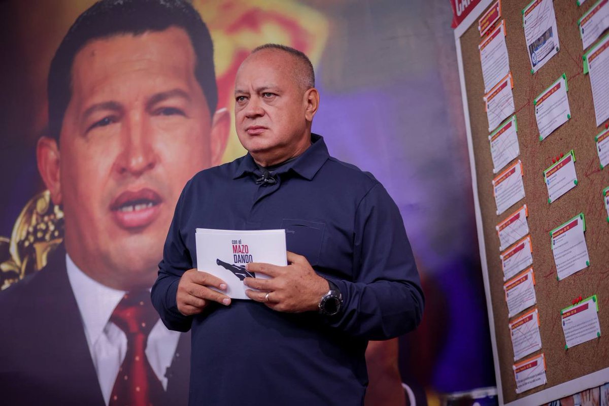 #EnVivo <a href="/dcabellor/">Diosdado Cabello R</a>: Con la llegada del Comandante Chávez los que no teníamos voz comenzamos a tenerla y a ellos (la derecha) les duele y les arde, por eso hay que cerrarles el paso.

#VenezuelaTodaEnPaz #14ago