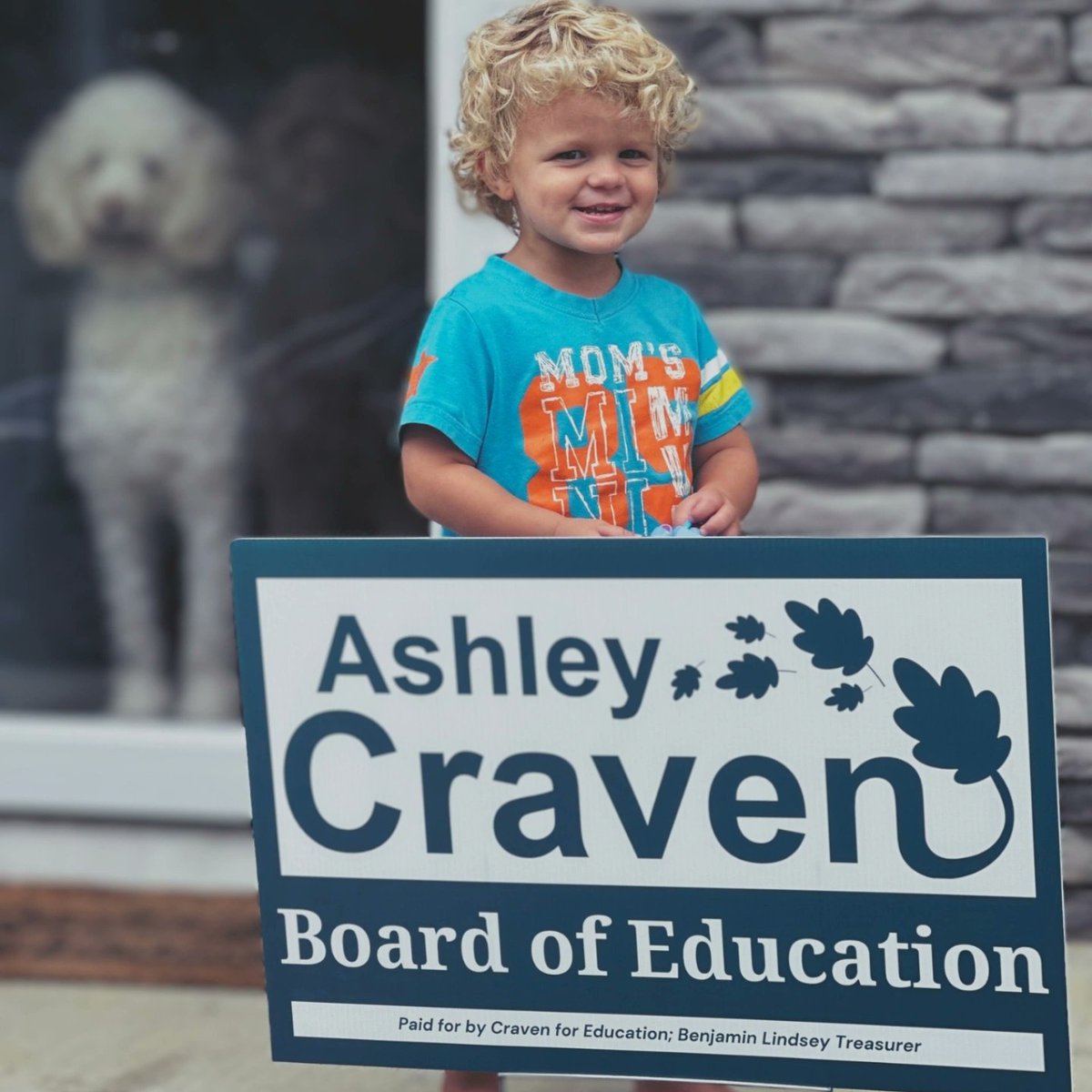 VoteACraven's tweet photo. Yard signs are in! If you'd like to get one, visit this link and a member of my team will deliver it to you! (Maybe even this cutie in the picture!) They're completely free and a great way to show your support #LetsGrowTogether
https://t.co/lp6kMZ9ggf https://t.co/BPMV7E2Swb