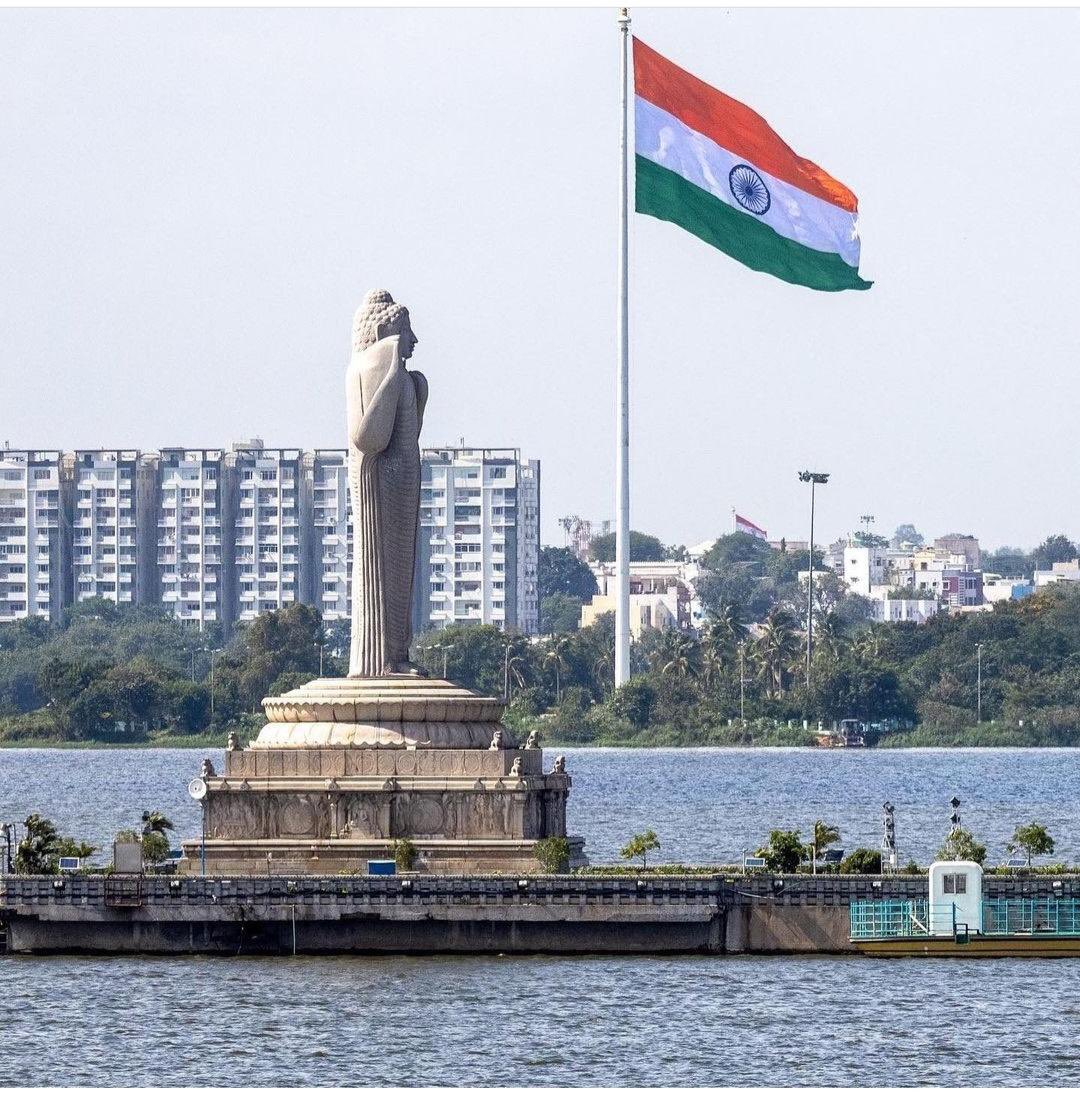 BhaduBhamar's tweet photo. हम सबसे पहले और अंत में भी भारतीय हैं. 
 साथियो 🙏
#HappyIndependenceDay 
🇮🇳🇮🇳 https://t.co/wmcmqPJhhs