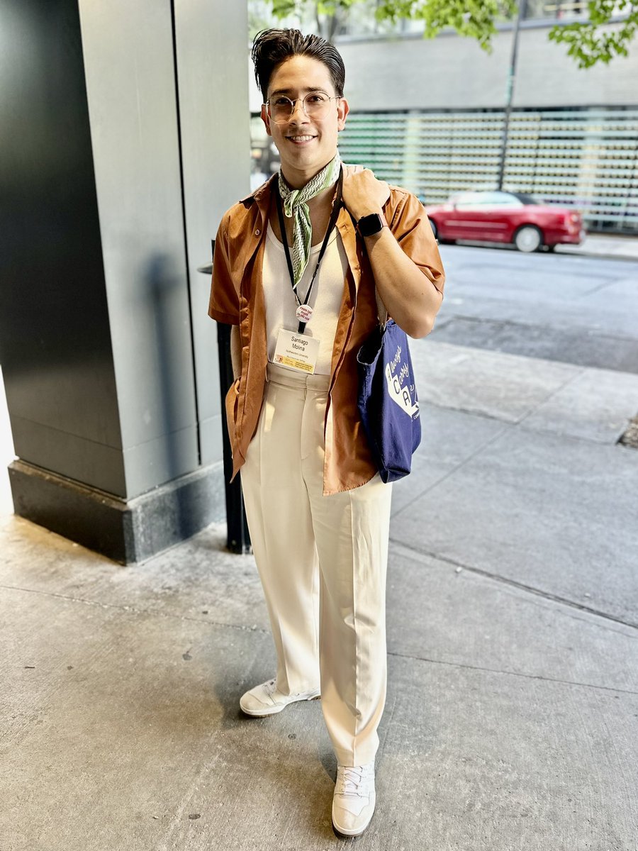 Academic Conference Fashion Report, #ASA2024 Better With Friends Edition: More great looks I caught at the meeting. Here @santiagojmolina offers a masterclass in looking relaxed but put together, layering an ochre shirt on top of a cream monochrome base 1/