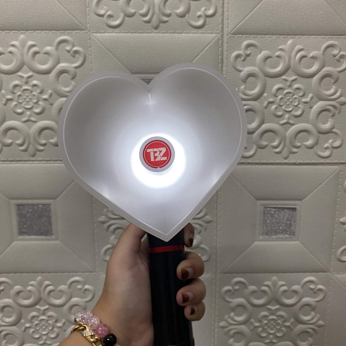 y_yourhoony's tweet photo. [HELP RT &amp;  LIKE]

#ZENERATION2inKL #pasartheboyz 
WTR THE BOYZ LIGHTSTICK 

▶️ RM 90 
▶️ Depo RM 50
🔴pickup (can dm to discuss)
❗️preferred in N9 
#openrent #THEBOYZ #lightstick #TBZ #MYdeobi https://t.co/EnA8VnkYlS