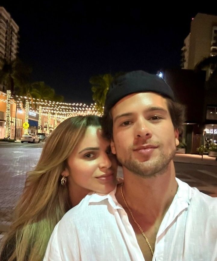 OkAndrisaOk's tweet photo. AY mi Andrisa...🥺🥰 YOU WILL ALWAYS LIVE. 🤧🥰😍🫶🏻
#Andrisa #AndrésMercado #IsabellaCastillo https://t.co/yJmn7fCc4Q
