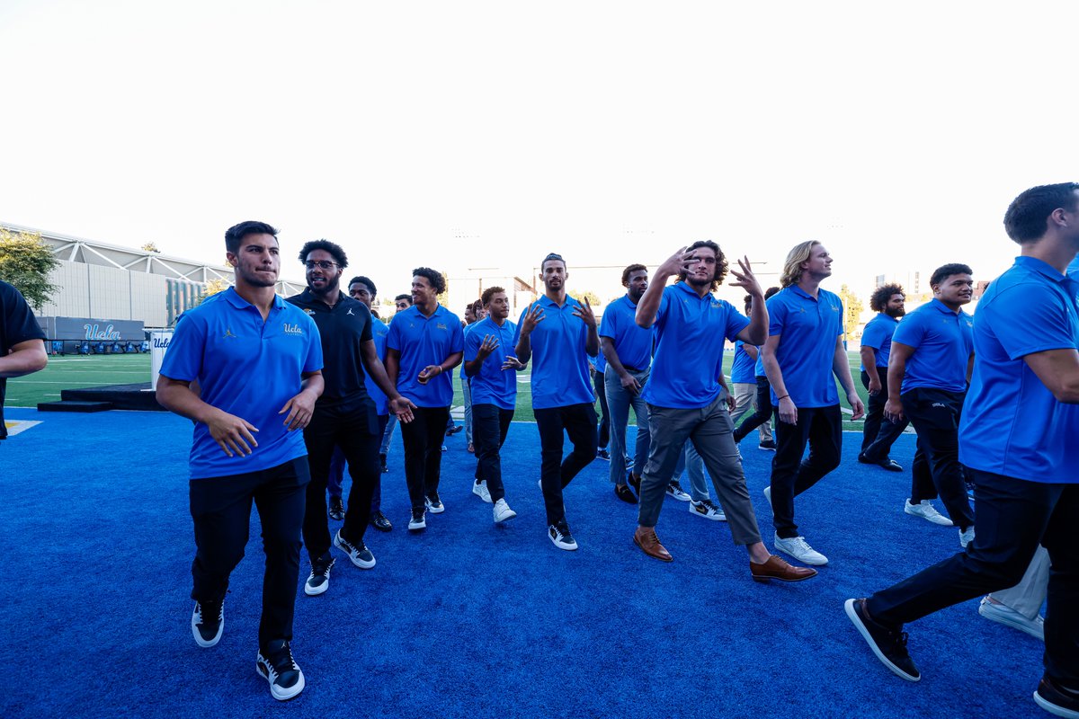 A special night for the 𝟮𝟬𝟮𝟰 𝗞𝗶𝗰𝗸𝗼𝗳𝗳 𝗖𝗲𝗹𝗲𝗯𝗿𝗮𝘁𝗶𝗼𝗻 🏈

#GoBruins