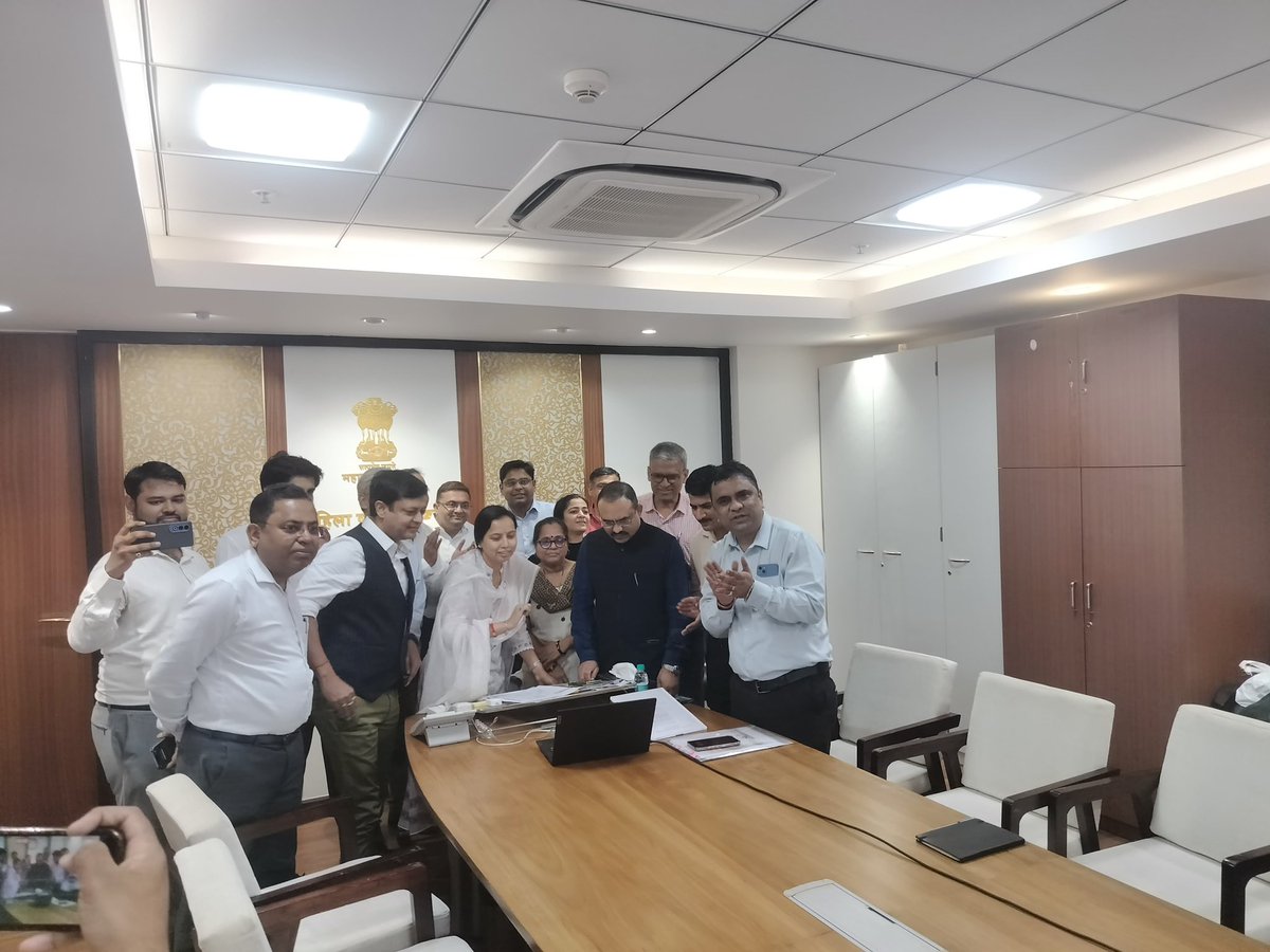 लाडकी बहीण योजनेचे पैसे अकाउंटवर यायला सुरुवात झाली आहे त्याचा शुभारंभ करताना महिला बालविकास मंत्री <a href="/iAditiTatkare/">Aditi S Tatkare</a> ताई !💐👌❤️💥⏰

सर्व अधिकारी आणि सरकारचे अभार  !! 
🙏🙏