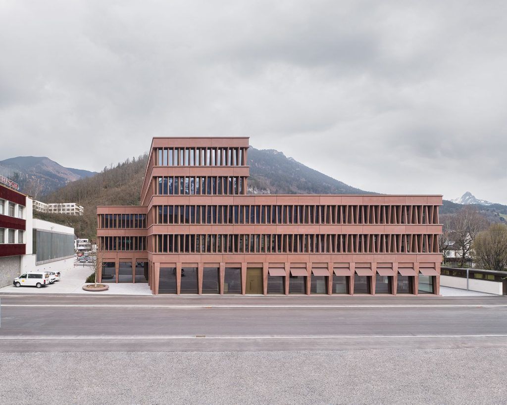 afasiaarq's tweet photo. #Innauer Matt  https://t.co/kDaRumyfbv | posted by afasia | daily entries on contemporary art and architecture #afasiaarchzine #afasiaarq | 

2semesters 150entradas 150posts 2semestres   Jägerbau Headquarters . Bludenz Innauer Matt Architekten . photos: … https://t.co/VPRQ466cic