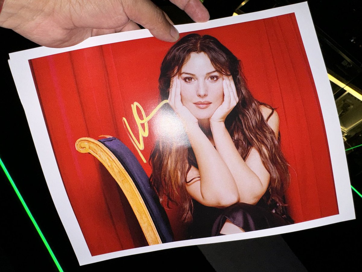 Yafo7's tweet image. Sei una donna molto bella, grazie!! @aMonicaBellucci