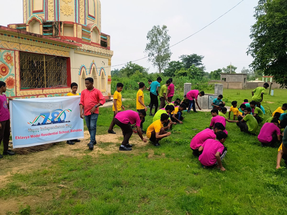 SHRAMDAN PROGRAMME AT SHIV TEMPLE KADUANI @nests_emrs <a href="/model_odisha/">Odisha Model Tribal Education Society (OMTES)</a> <a href="/TribalAffairsIn/">Ministry of Tribal Affairs, Govt. of India</a>