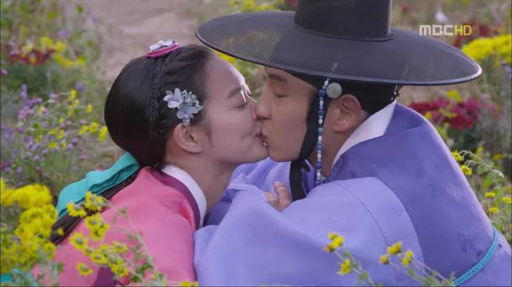 BunnypawJ's tweet photo. 아랑사또전 12주년 축하해! 🥳
Happy 12th anniversary, Arang and the Magistrate 🎊
㊗️「アラン使道伝」12周年🎉
ツンデレ官吏キムウノと強気な幽霊アランは相性最高💕
Tsundere bureaucrat Kim Eunoh & charming ghost Arang make a perfect couple.
@JGshock
#이준기 #イ・ジュンギ #LeeJonGi https://t.co/476gtWKW0M