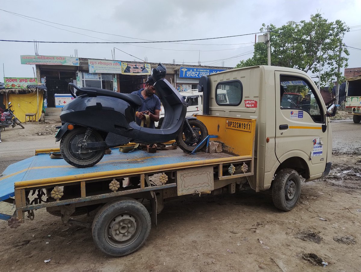 a2zfactsandnews's tweet photo. @OlaElectric कंज्यूमर हेल्पलाइन के कस्टमर सपोर्ट ने लीगल एक्शन लेने को बोला लेकिन कुछ लोग बता रहे कंपनी वाले उल्टा हमको ही फसा देते है इतनी नीच हरकत करते है। अब भला एकदम आम आदमी billionaire @bhash से कैसे उलझ सकता है। ये अपनी गलती मानने के बजाए अपनी सर्विस सुधारने के बजाए आप पर आरोप लगा देंगे https://t.co/kDJT5A0qaT