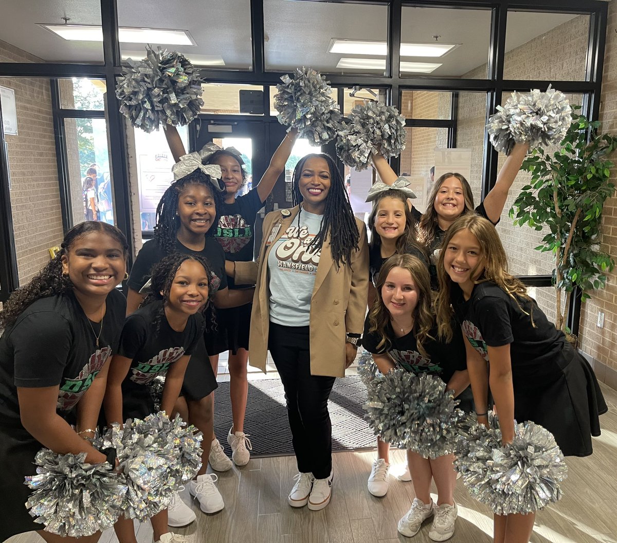 Welcome back, Mustangs!! 🐴♥️ Today was a good day!! 🎉🎉🎉 #TheDSLAway #MISDDayOne 🎉🎉🎉